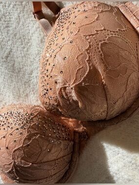 Victoria's Secret Blush Lace Push-Up Bra with Rhinestones